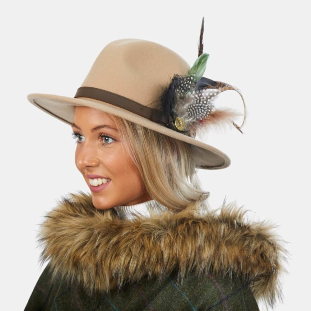 Vada Beige Fedora Hat With Feathers