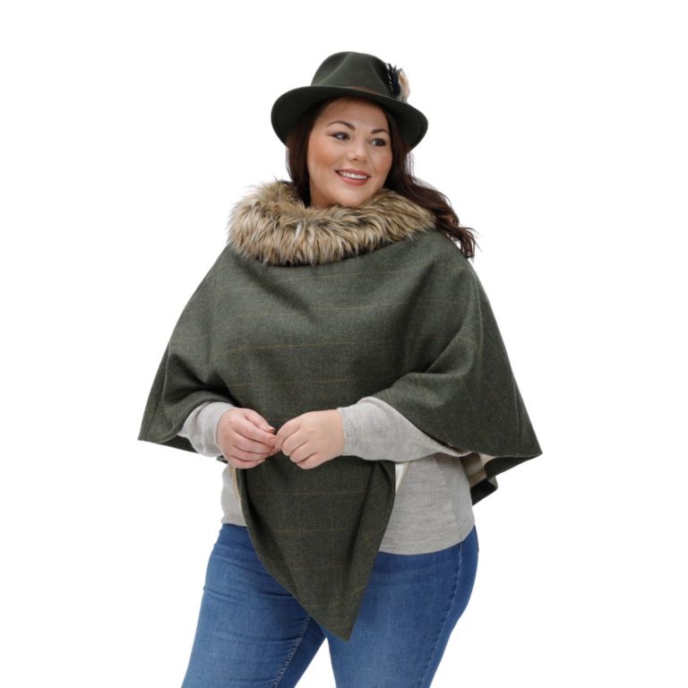 Curvy Cape Faux-Fur Collar (Size 18 - 24)